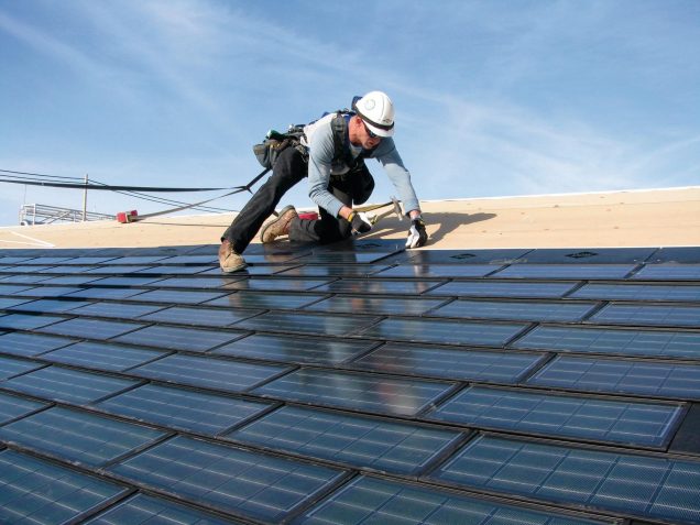 Know the Services That a Roofing Contractor Provides