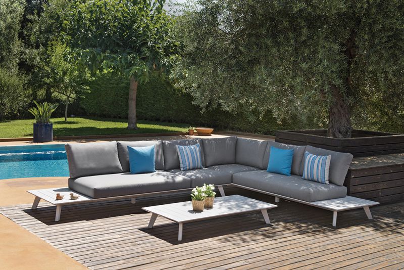 3 Reasons to Consider Timber Outdoor Furniture in Brisbane