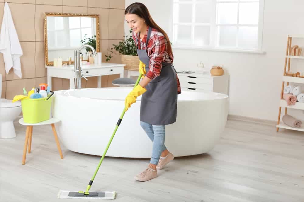 How to Deep Clean Your Bathroom in Under an Hour